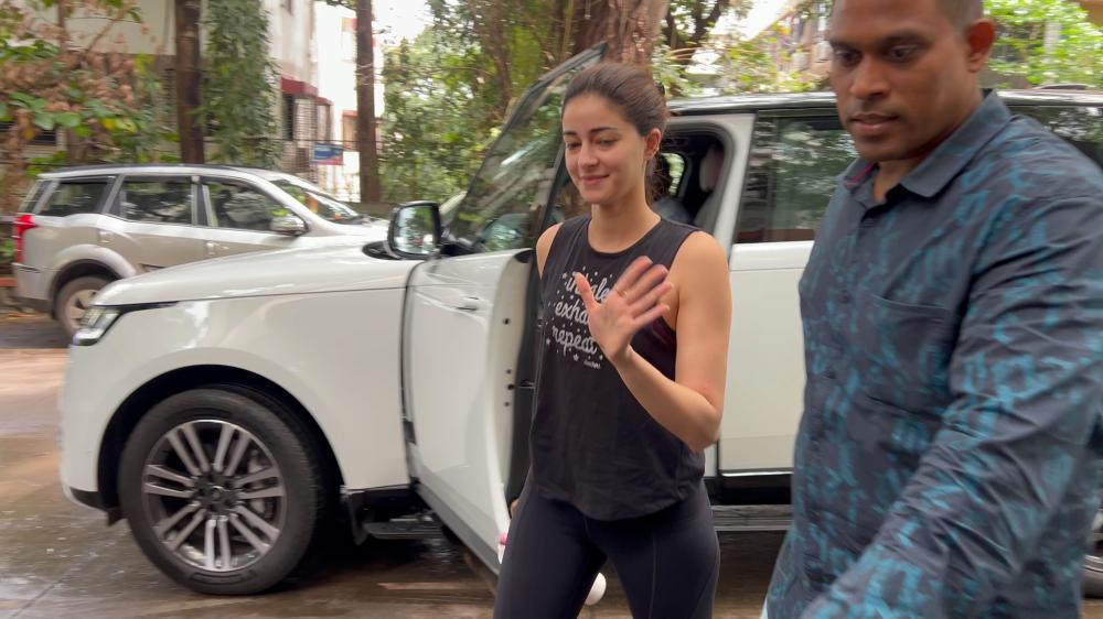 ananya-panday-was-spotted-at-her-gym-in-bandra